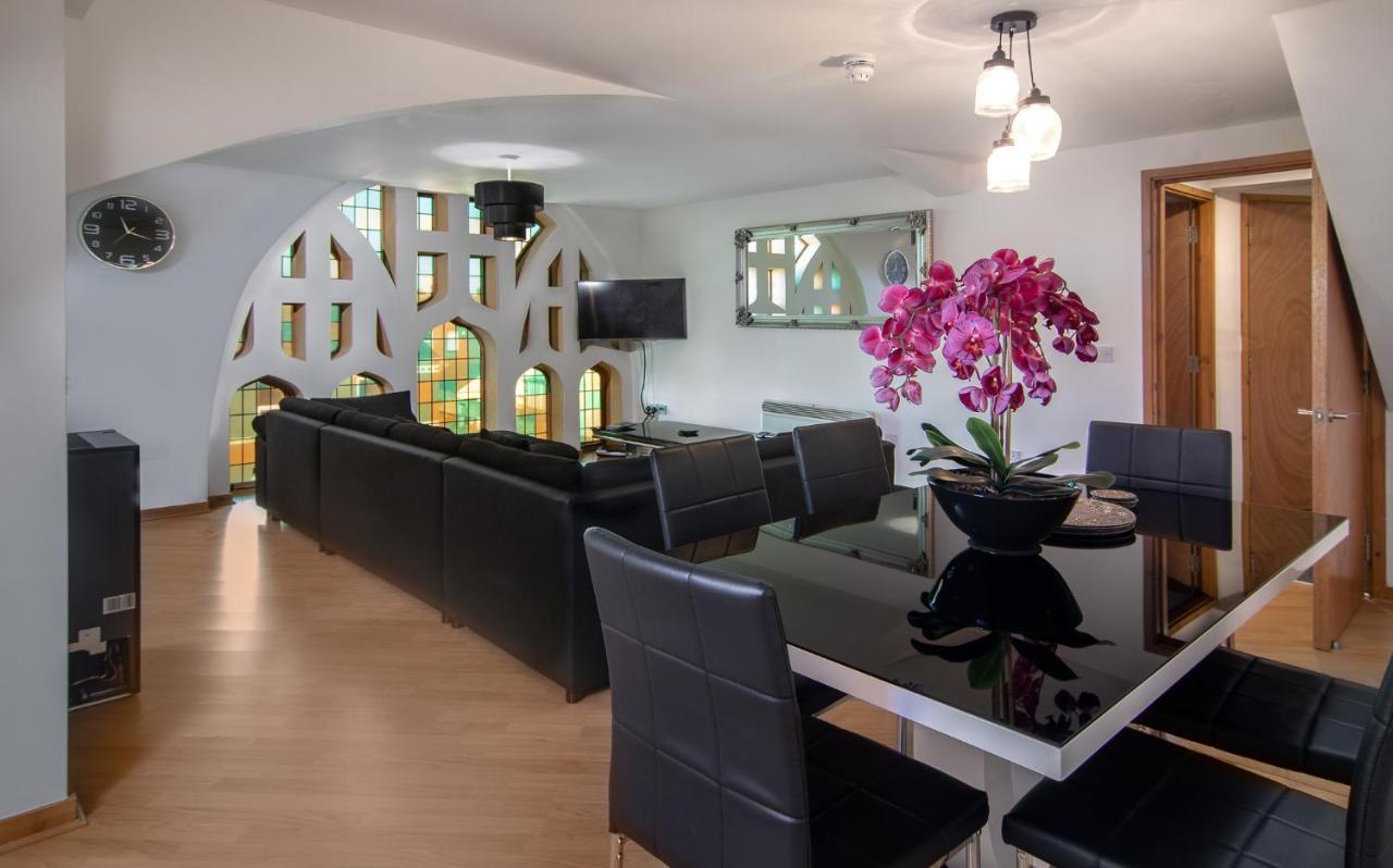Stunning Church Conversion Close To The Tower Blackpool Exterior foto